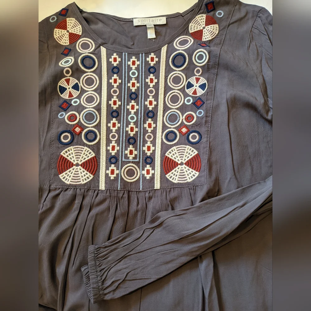 Women's grey embroidered blouse by Solitaire in size medium. - Picture 4 of 4